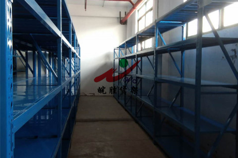 皖胜-XX时尚贸易（上海）有限公司 中型货架 挂衣杆货架